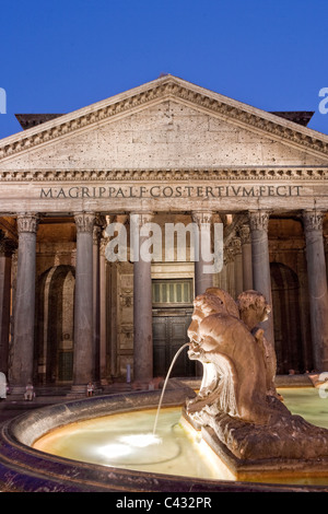 Le Panthéon et la place de la Rotonde/Piazza del Rotonda, Rome, Italie Banque D'Images
