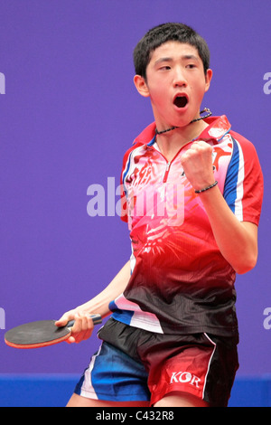 Kim Dong Hyun Équipe de Corée qui se font concurrence sur les Jeux Olympiques de la jeunesse Singapour 2010 Tennis de Table finales par équipes mixtes. Banque D'Images