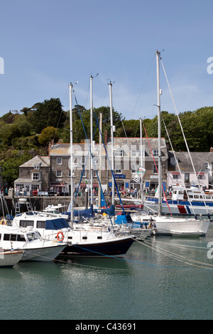 Les bateaux dans le port à Padstow, Cornwall, UK Banque D'Images