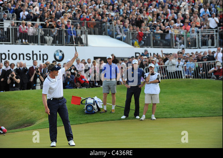 Luke Donald golfeur célèbre remportant le Championnat PGA BMW 2011 Banque D'Images