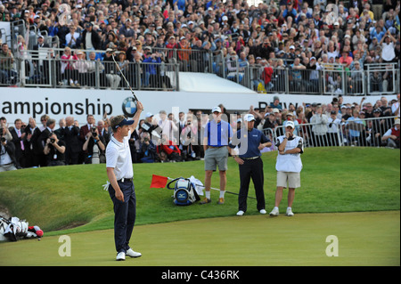 Luke Donald golfeur célèbre remportant le Championnat PGA BMW 2011 Banque D'Images