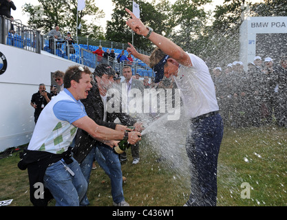 Luke Donald golfeur célèbre remportant le Championnat PGA BMW 2011 Banque D'Images