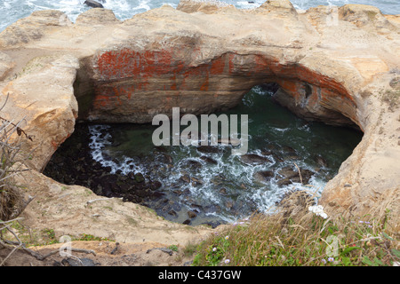 Devil's punchbowl près de Newport Oregon USA Banque D'Images