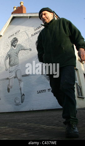 George Best (22 mai 1946 - 25 novembre 2005) est un footballeur qui a joué comme un ailier pour Manchester Banque D'Images