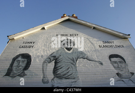 George Best (22 mai 1946 - 25 novembre 2005) est un footballeur qui a joué comme un ailier pour Manchester Banque D'Images