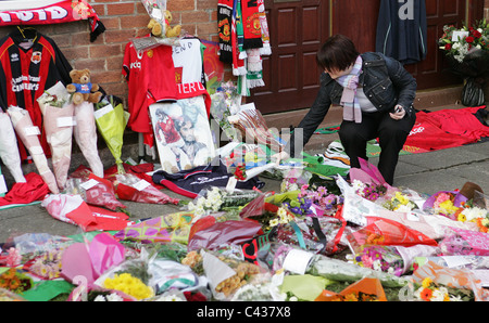 George Best (22 mai 1946 - 25 novembre 2005) est un footballeur qui a joué comme un ailier pour Manchester Banque D'Images