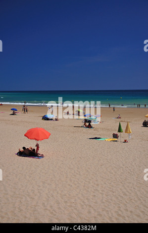 Vue sur la plage, Praia da Luz, région de l'Algarve, Portugal Banque D'Images