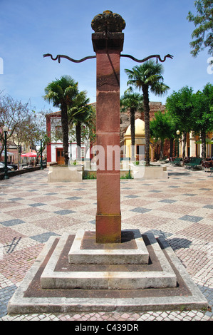 Pillory antique, Largo do Castelo, Silves, région de l'Algarve, Portugal Banque D'Images