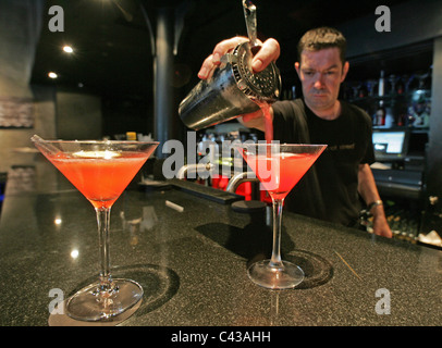 Boissons cocktails au bar de l'hôtel Malmaison, Belfast, Irlande du Nord. Banque D'Images