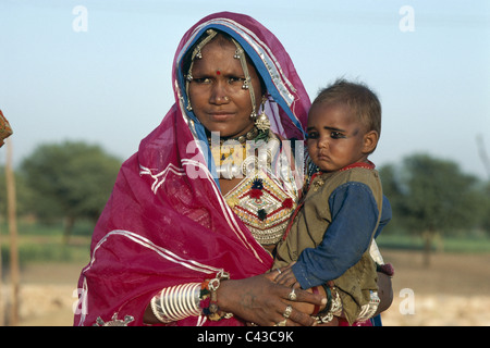 Et, Banjara, enfant, Gypsy, maison de vacances, Inde, Asie, monument, modèle, mère, Rajasthan, Libéré, tourisme, Voyage, Vacances, Banque D'Images