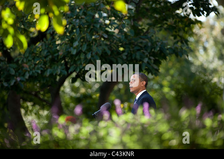 Le président Barack Obama fait une déclaration d'avoir remporté le Prix Nobel de la Paix 2009 dans la roseraie de la Maison Blanche Banque D'Images