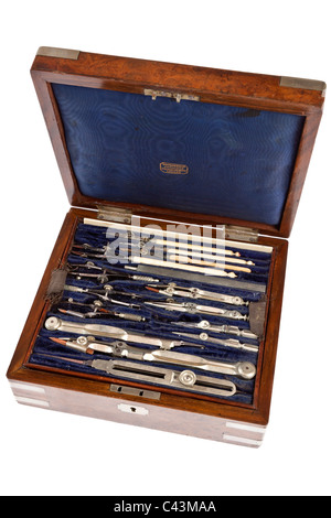 Ensemble d'instruments de dessin antique en ronce de noyer cabinet JMH4937 Banque D'Images