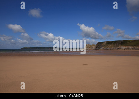 Trois falaises Bay en direction de Oxwich, Gower, ville et comté de Swansea, Pays de Galles, Royaume-Uni Banque D'Images