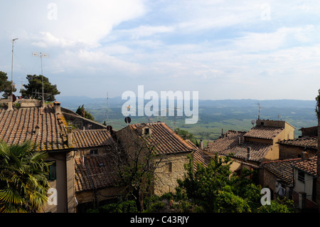 San Gimignano est une petite colline de la ville médiévale fortifiée dans la province de Sienne, Toscane, centre-nord de l'Italie. Banque D'Images