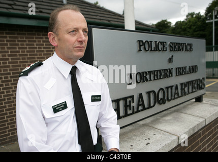 Fichiers - Sir Hugh Orde, chef de police du Service de police de l'Irlande, à l'extérieur le quartier général de la police dans l'est de Belfast, N Banque D'Images