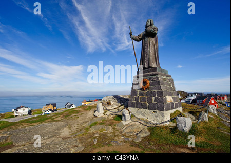 Le Groenland, l'Europe, côte ouest, Nuuk, capitale, statue, Hans Egede, côte, mer, maisons, maison, ciel, cieux, Banque D'Images