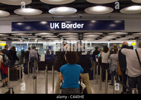 Immigration - Terminal 5 - l'aéroport d'Heathrow - Londres Banque D'Images