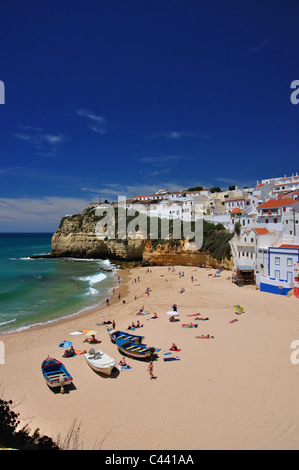 Vue sur la station balnéaire, Praia de Carvoeiro, Carvoeiro, région de l'Algarve, Portugal Banque D'Images