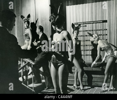 Les membres du CLUB PLAYBOY qui arrivent à l'un des clubs américains de 1965 Banque D'Images