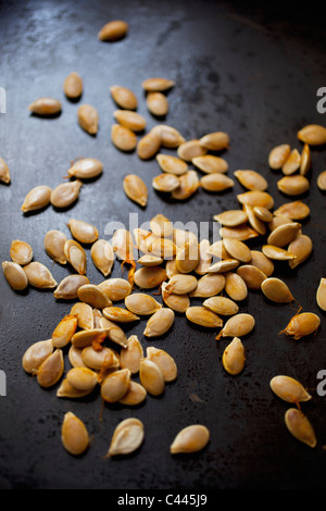 Détail de graines de citrouille dans une casserole Banque D'Images