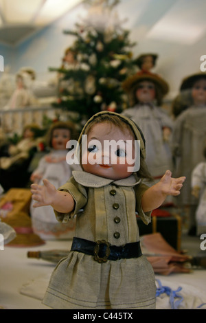 Antiquités dolls affichée à l'toy museum «muzeum hracek' dans le quartier du château de Prague, République tchèque Republicc Banque D'Images