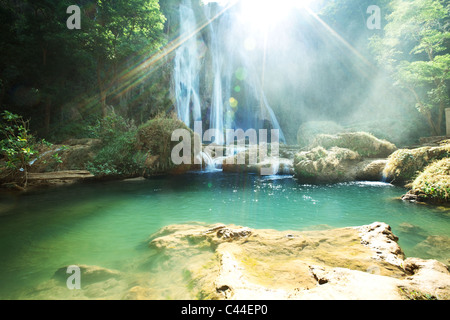 Cascade dans le Myanmar Banque D'Images