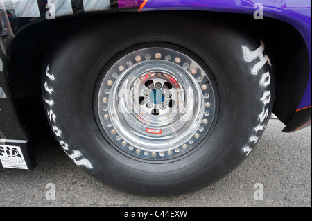 Close up de roues et pneus slick dragster Banque D'Images