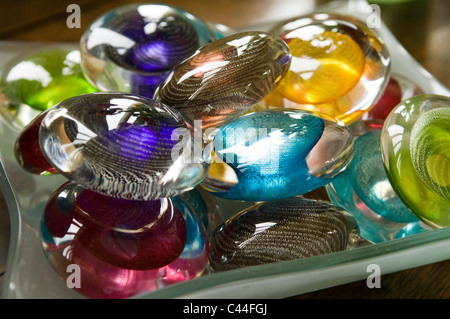 Détail de l'assortiment de galets en verre coloré Banque D'Images