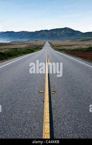 - Autoroute Cabrillo Hwy 1 north de San Simeon, en Californie Banque D'Images