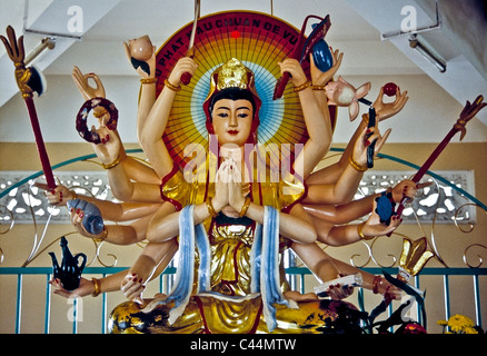 Dans la statuaire Buu Thap Xa Loi à Ho Chi Minh Ville, Vietnam Banque D'Images