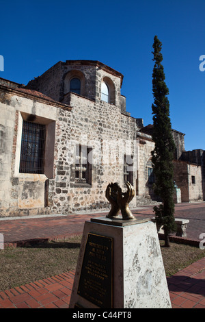 Cour intérieure de la Cathédrale de Santo Domingo, Santo Domingo, République Dominicaine Banque D'Images