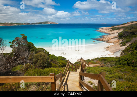 Boardwalk menant à Blue Haven Beach. Esperance, Australie occidentale, Australie Banque D'Images