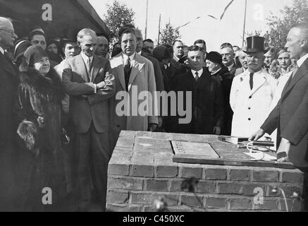 Konrad Adenauer et Henry Ford à la pierre angulaire pour la cérémonie de l'usine de Ford à Cologne, 1930 Banque D'Images