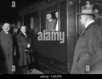 Hans Luther et de Gustav Stresemann de partir pour Genève, 1926 Banque D'Images