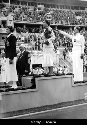 Cérémonie de remise des prix de l'aluminium dans les escrimeurs des Jeux Olympiques de Berlin, 1936 Banque D'Images