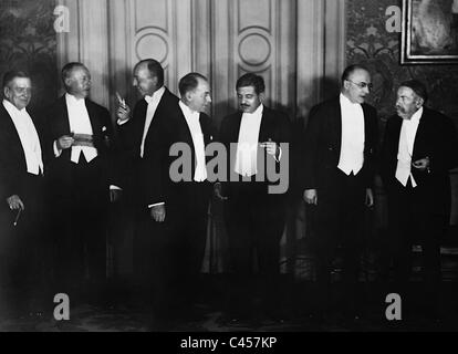 Aristide Briand, Pierre Laval, et Brüning Heinrich Julius Curtius lors d'une réception, 1931 Banque D'Images