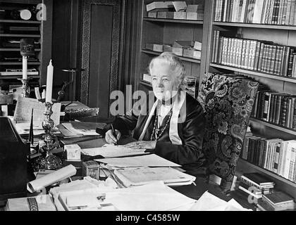 Selma Lagerloef dans sa bibliothèque, 1933 Banque D'Images