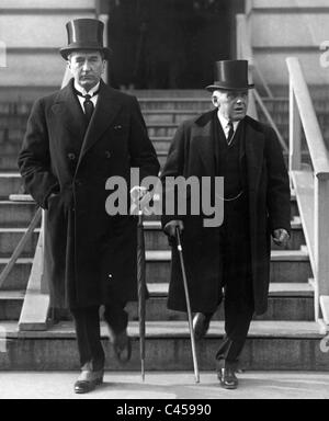 M. Stanley Bruce et Frank B. Kellogg devant le Département d'État des États-Unis, 1926 Banque D'Images