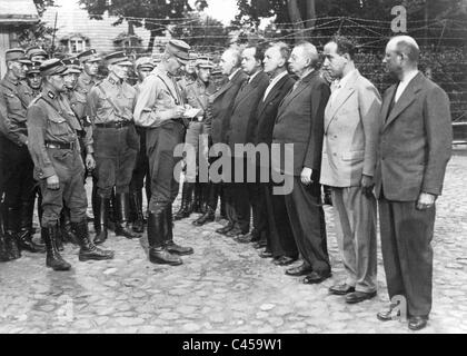 Prisonniers éminents de la radio et de la politique dans le camp de concentration d'Oranienburg, 1933 Banque D'Images