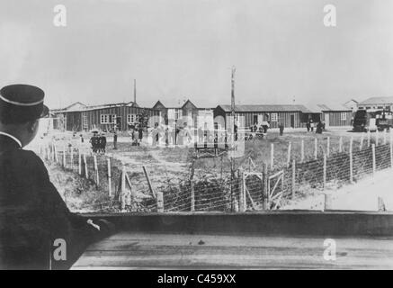 Policier français dans un camp pour les Juifs, 1941 Banque D'Images