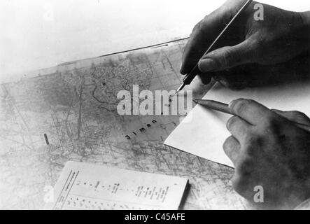 Marquage d'une carte dans un site social sur le front de l'Est, 1941 Banque D'Images