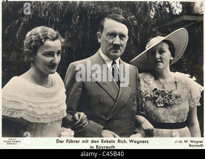 Adolf Hitler avec Friedelinde et Verena Wagner Banque D'Images