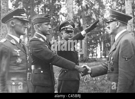Les officiers, 1941 Hitler se distingue Banque D'Images