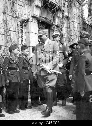 Ernst Roehm Hitler entouré par les jeunes, 1934 Banque D'Images