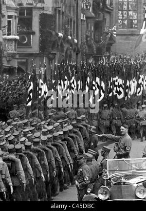 Défilé de SA avant Adolf Hitler lors de la Congrès de Nuremberg, 1937 Banque D'Images