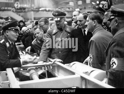 Goering, Hitler, Werlin, Roewer, Huenlein au salon de l'Automobile Banque D'Images