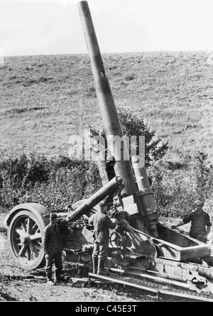 German 21cm en position de tir de mortier Banque D'Images