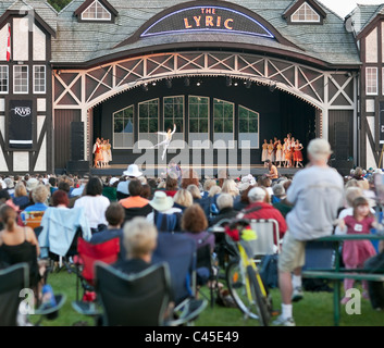 Royal Winnipeg Ballet Ballet à effectuer dans le parc. Parc Assiniboine, Winnipeg, Manitoba, Canada. Banque D'Images