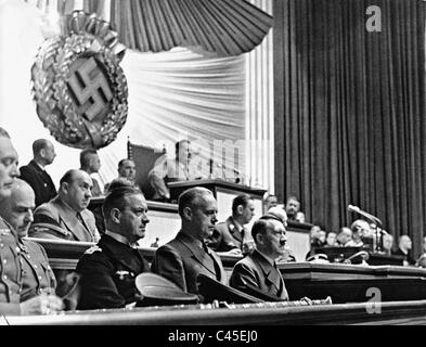 Adolf Hitler, Joachim von Ribbentrop et Erich Raeder, pendant une session du Reichstag, 1941 Banque D'Images