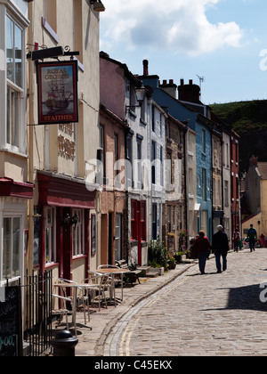 High Street North Yorkshire Staithes sur un matin de printemps ensoleillé Banque D'Images